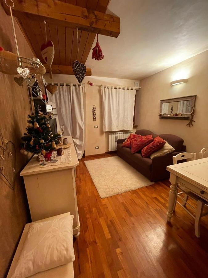 Chalet Montana - Borgo Le Stalle Lunghe プラート・ネヴォソ エクステリア 写真